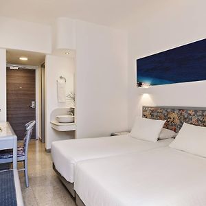 Club Twin Room